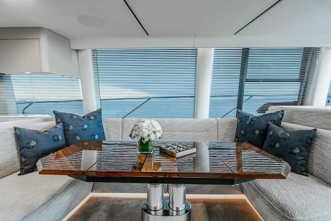 Salon haut Squadron 68