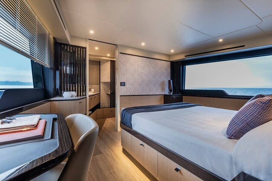 Suite principale de l'Absolute 56 Fly