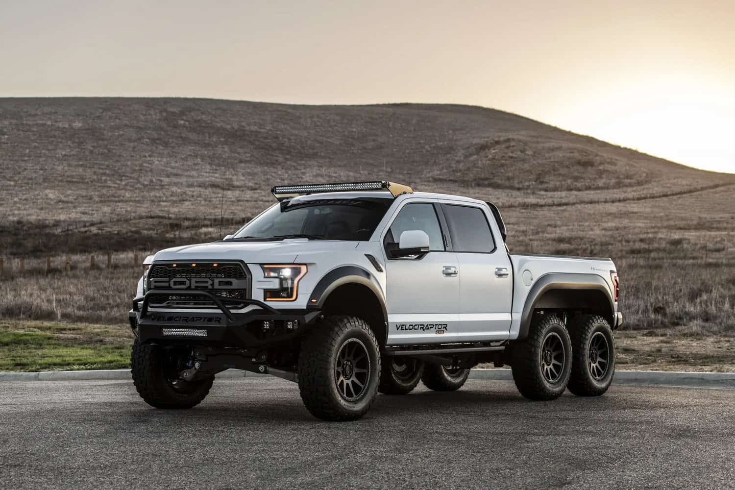 Hennessey Velociraptor 6×6