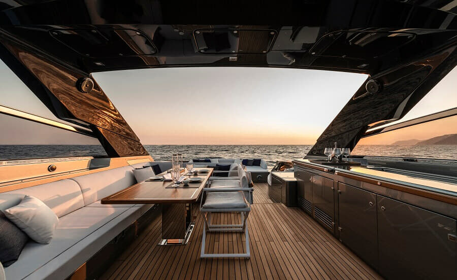 76' Bahams Super lounge à bâbord