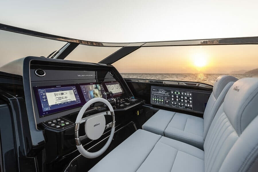 76' Bahamas Super Twin Poste de pilotage