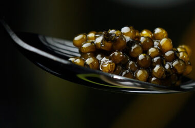 Craquez pour un caviar raffiné et 100 % français !