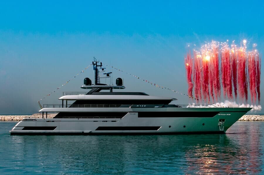 Construit à Ancône, le Riva 50Metri sera remplacé par le 54Metri à coque en aluminium.