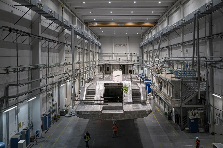 La coque en aluminium du CRN Ciao de 52 m à Ancône.