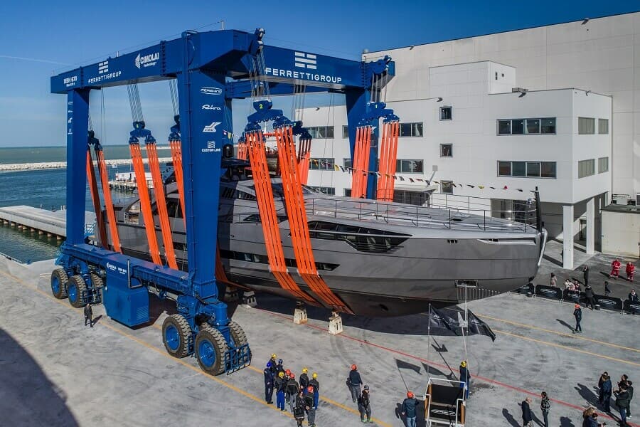 Lancement du premier Pershing 140, un modèle en aluminium qui en est maintenant à sa cinquième coque.