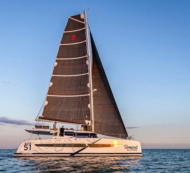 Fountaine Pajot Aura 51 Smart Electric