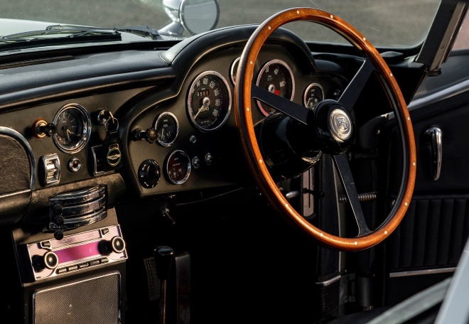 Intérieur d'une DB5 préservée des années 1960. Photo : Car, UK.