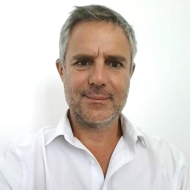 Spécialisé dans le développement international depuis 1997, dont plus de 22 ans à l'UNICEF, M. Manhes a travaillé en Europe, en Afrique et en Asie, où il a occupé des postes au Viêt Nam, au Laos et au Myanmar. Au cours de sa carrière, son travail sur le changement climatique et la prévention de la dégradation de l'environnement a consisté à mobiliser le secteur privé et les personnes influentes par le biais de l'innovation. Marin expérimenté, 