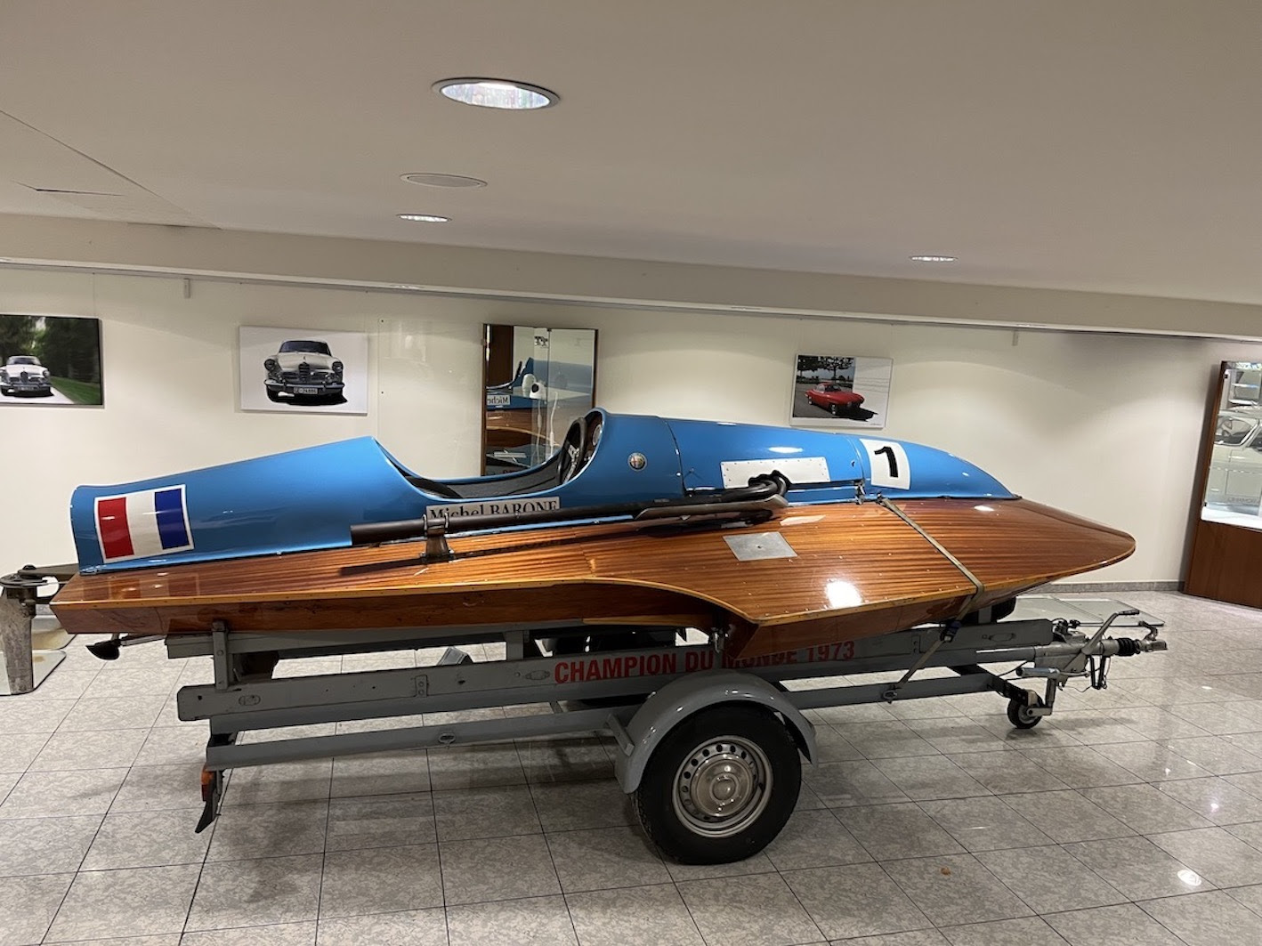 Bateau de course Alfa Romeo.